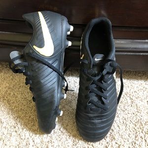 NWOT Nike Tempo soccer cleats